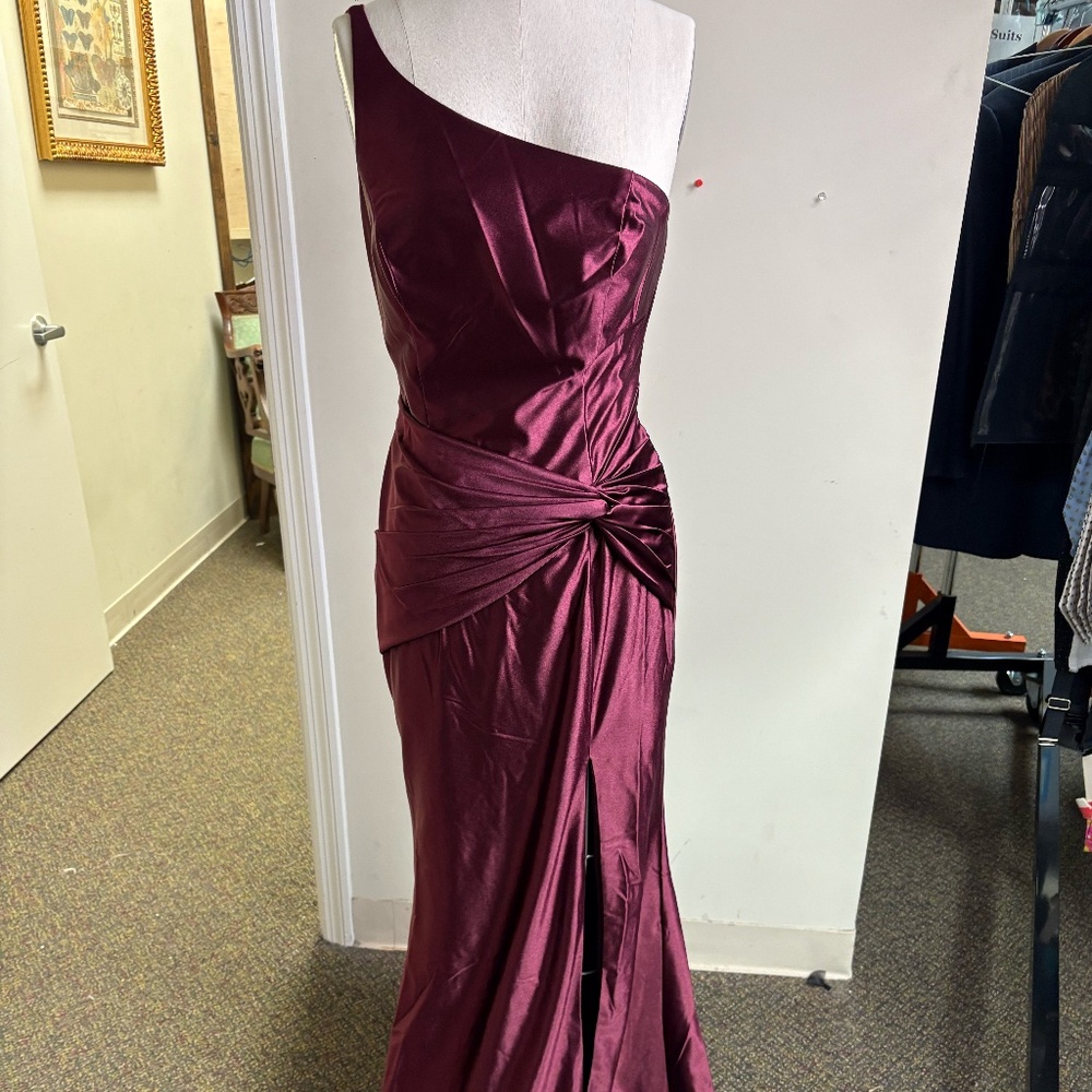 NWT Sculpting Satin One-Shoulder Knot Dress
